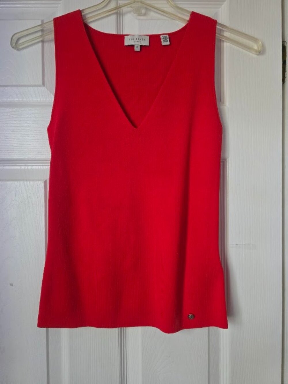 Ted Baker London Red V-Neck Sleeveless Knit Top, Ribbed Tank, Salsa Red US 8